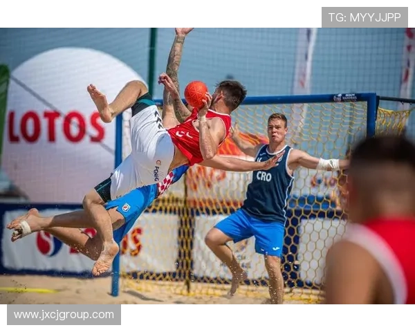 布克赞马卢阿奇表现出色积极拼搏与身体对抗令人印象深刻