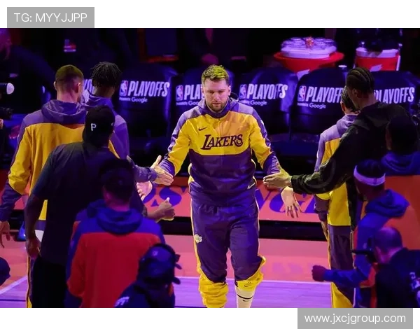 文森特解析与首发默契之道聚焦防守与组织为东契奇和里夫斯开辟空间