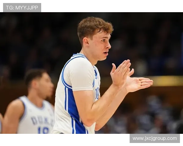 克里斯蒂谈弗拉格学习控卫角色面临的挑战与责任重担